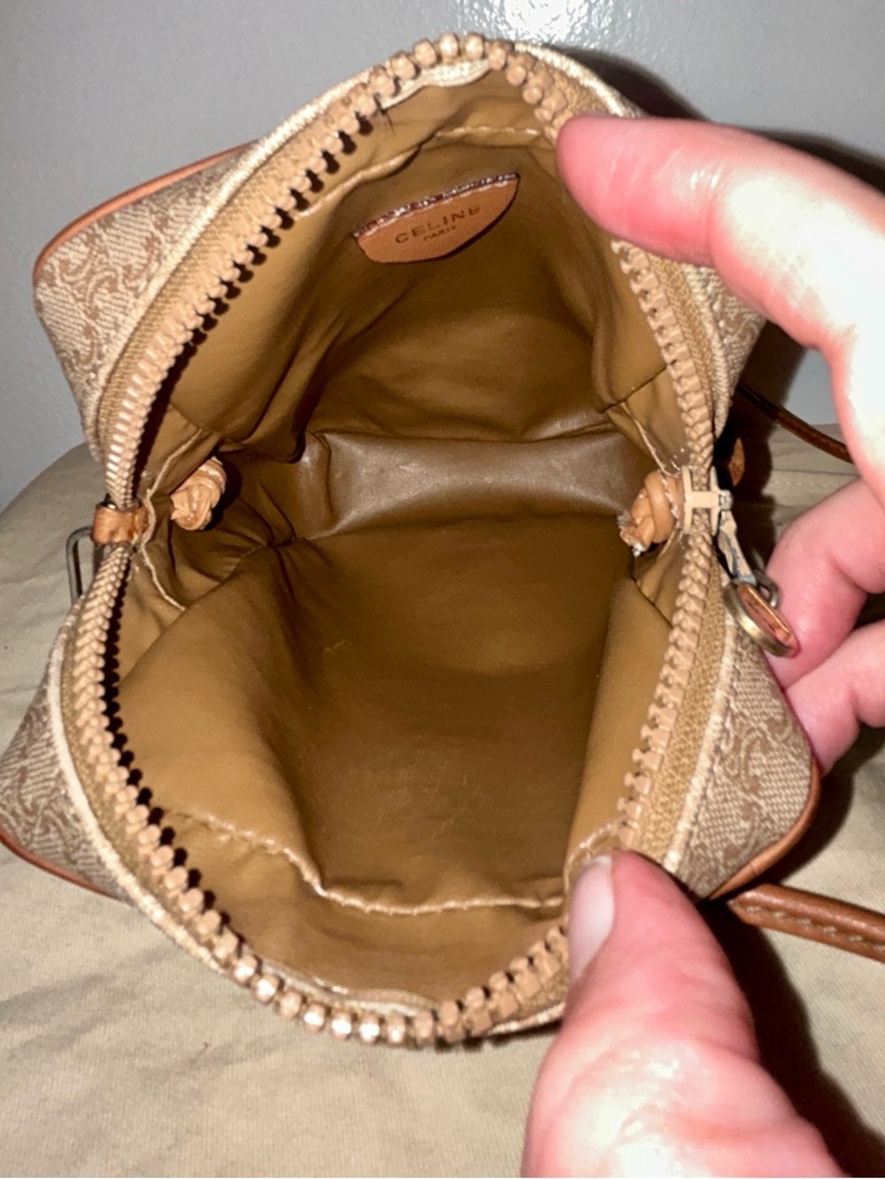 Vintage and Rare Celine Macadam canvas crossbody bag. - Picture 7 of 9